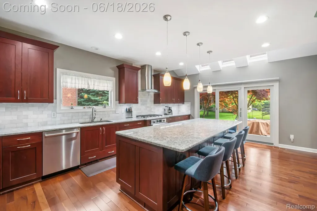 1902 Grayslake Drive Rochester Hills City MI 48306
