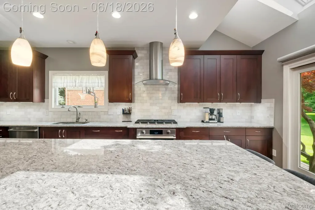 1902 Grayslake Drive Rochester Hills City MI 48306