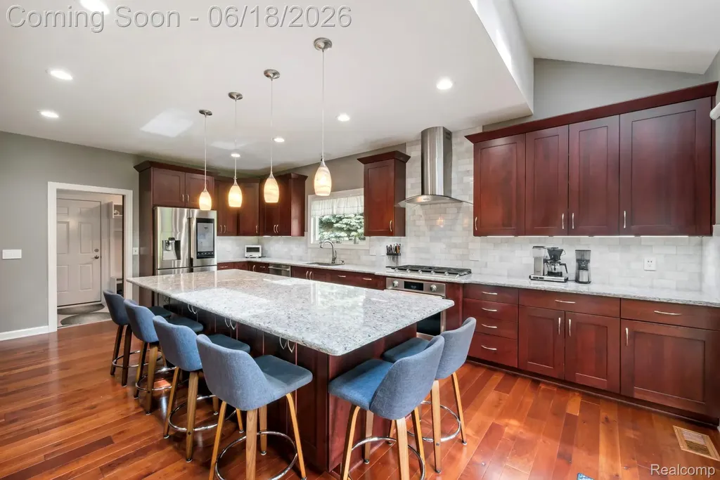 1902 Grayslake Drive Rochester Hills City MI 48306
