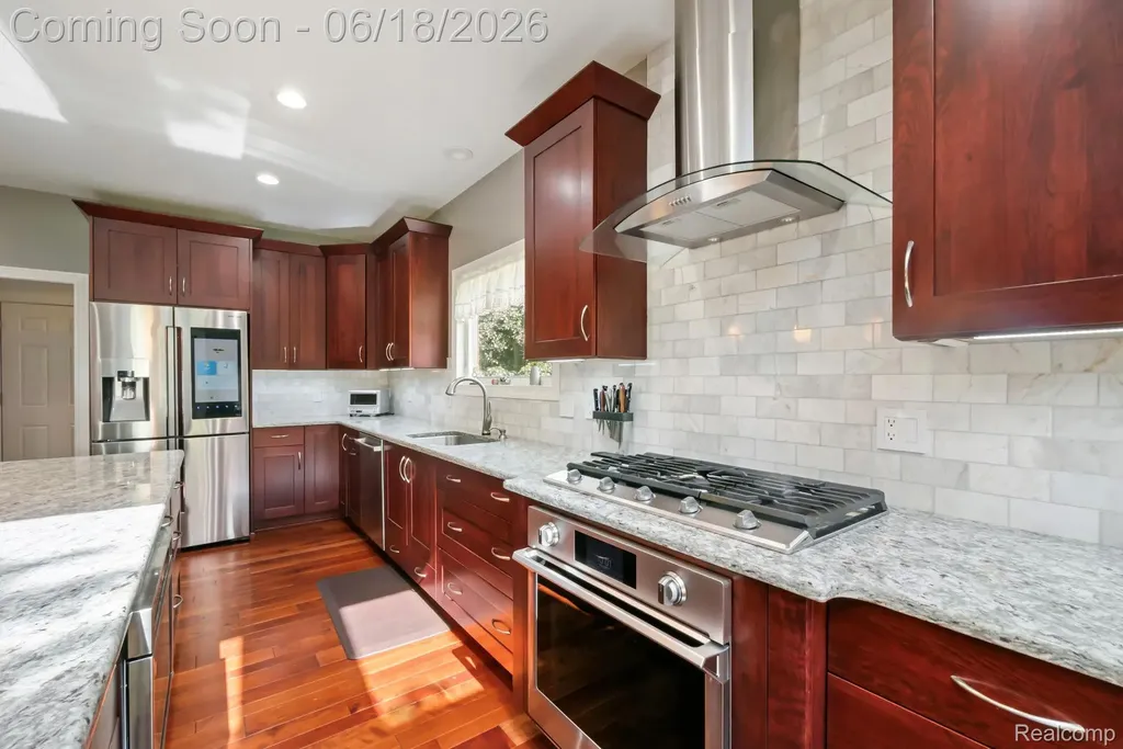 1902 Grayslake Drive Rochester Hills City MI 48306