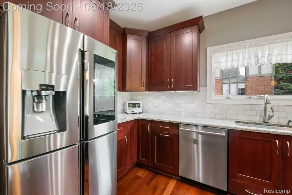 1902 Grayslake Drive Rochester Hills City MI 48306