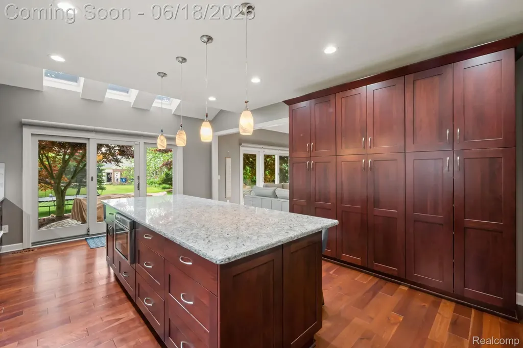 1902 Grayslake Drive Rochester Hills City MI 48306