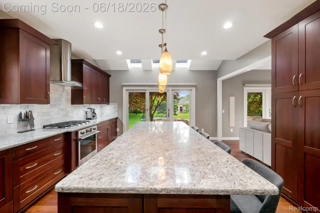 1902 Grayslake Drive Rochester Hills City MI 48306