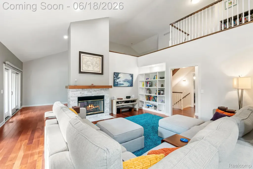 1902 Grayslake Drive Rochester Hills City MI 48306