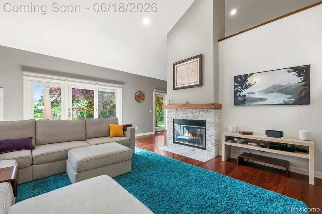 1902 Grayslake Drive Rochester Hills City MI 48306