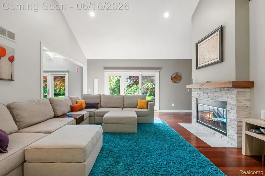 1902 Grayslake Drive Rochester Hills City MI 48306