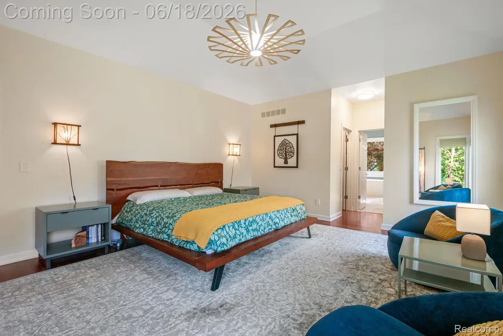 1902 Grayslake Drive Rochester Hills City MI 48306