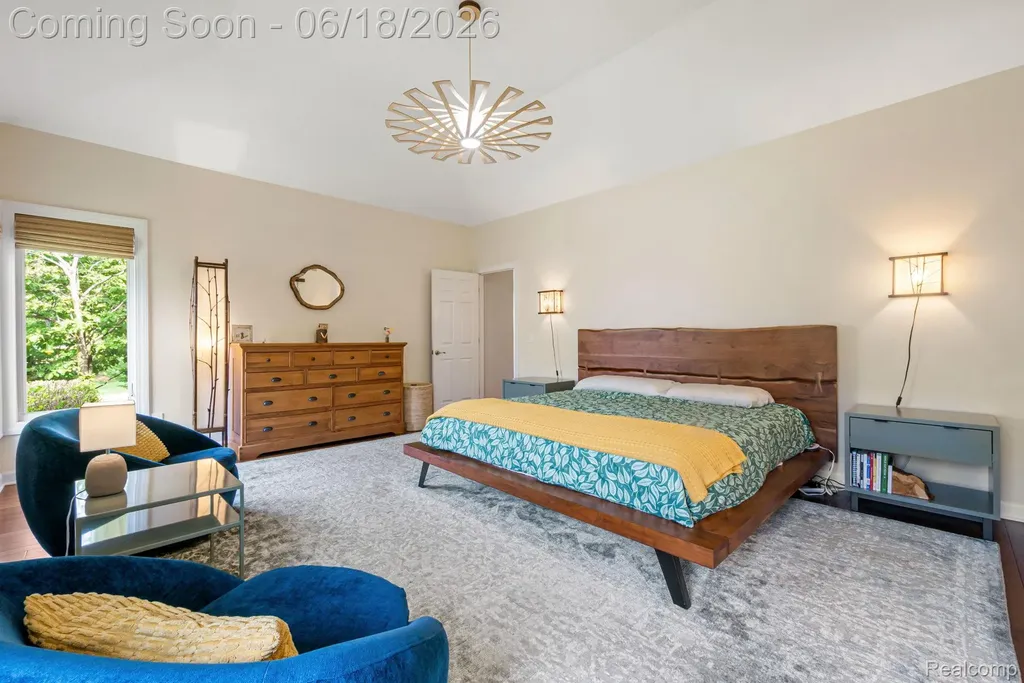 1902 Grayslake Drive Rochester Hills City MI 48306