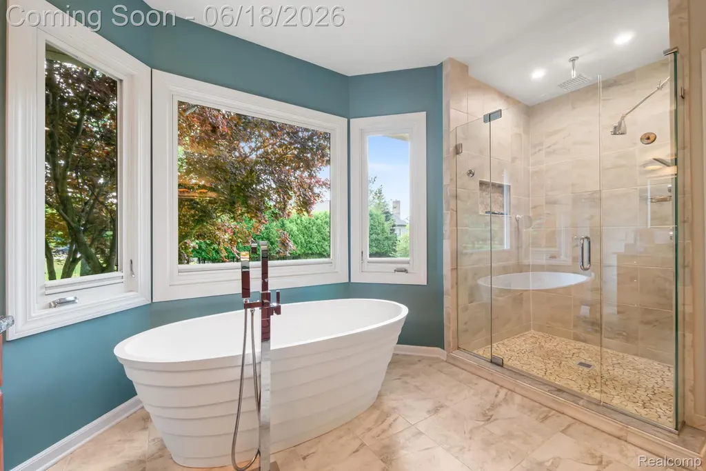 1902 Grayslake Drive Rochester Hills City MI 48306