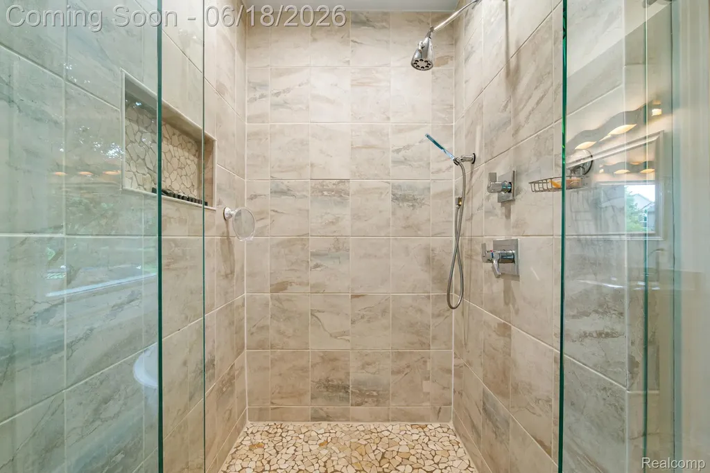 1902 Grayslake Drive Rochester Hills City MI 48306