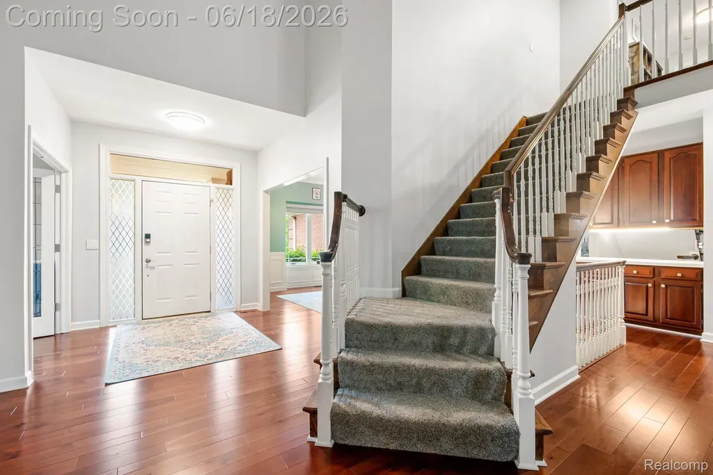 1902 Grayslake Drive Rochester Hills City MI 48306