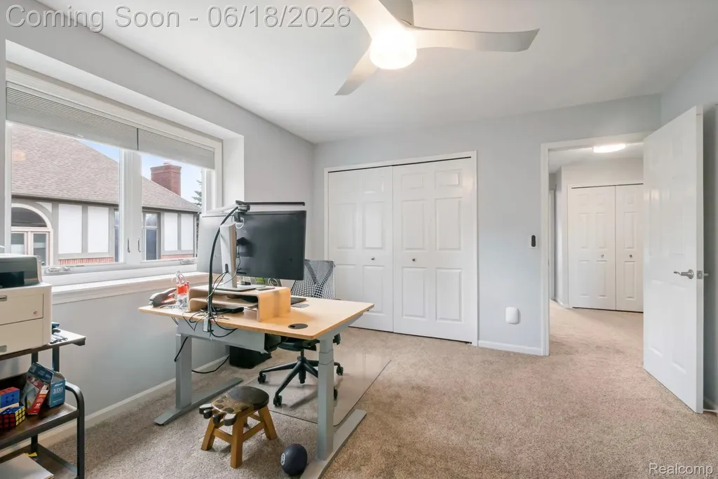 1902 Grayslake Drive Rochester Hills City MI 48306