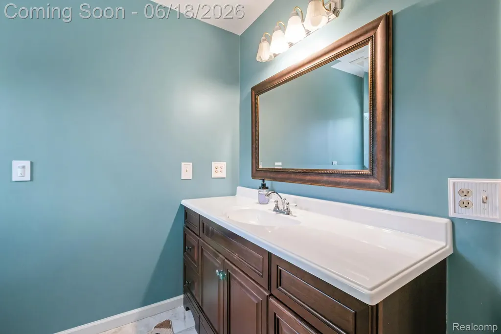 1902 Grayslake Drive Rochester Hills City MI 48306