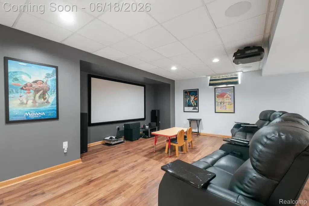 1902 Grayslake Drive Rochester Hills City MI 48306