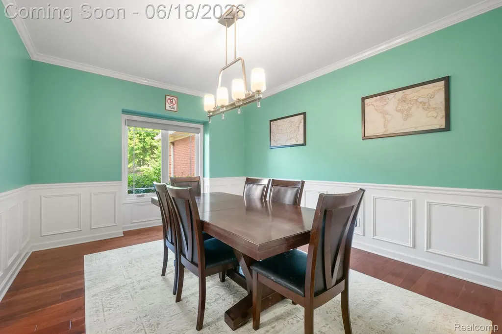 1902 Grayslake Drive Rochester Hills City MI 48306