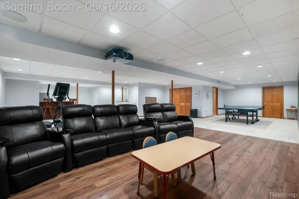 1902 Grayslake Drive Rochester Hills City MI 48306