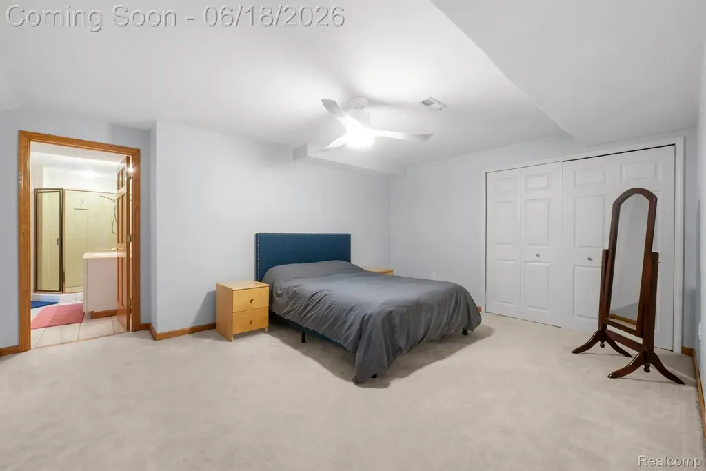 1902 Grayslake Drive Rochester Hills City MI 48306