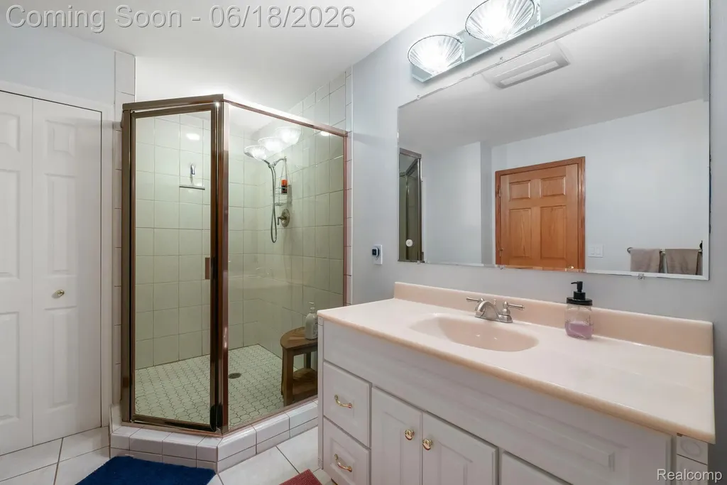 1902 Grayslake Drive Rochester Hills City MI 48306