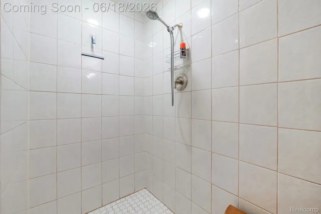 1902 Grayslake Drive Rochester Hills City MI 48306