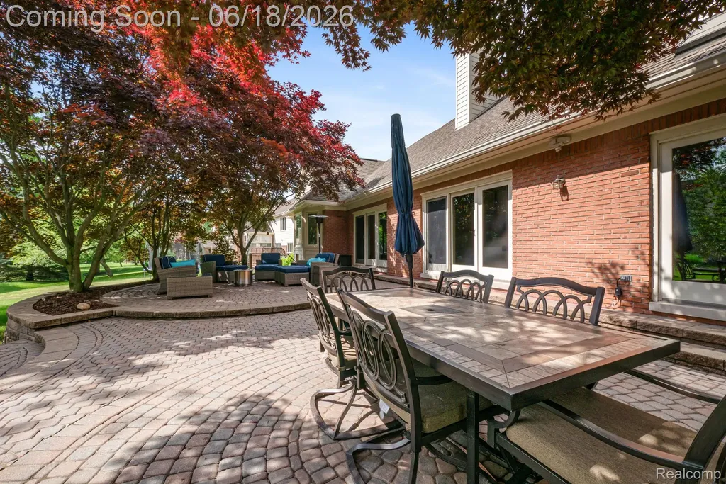 1902 Grayslake Drive Rochester Hills City MI 48306