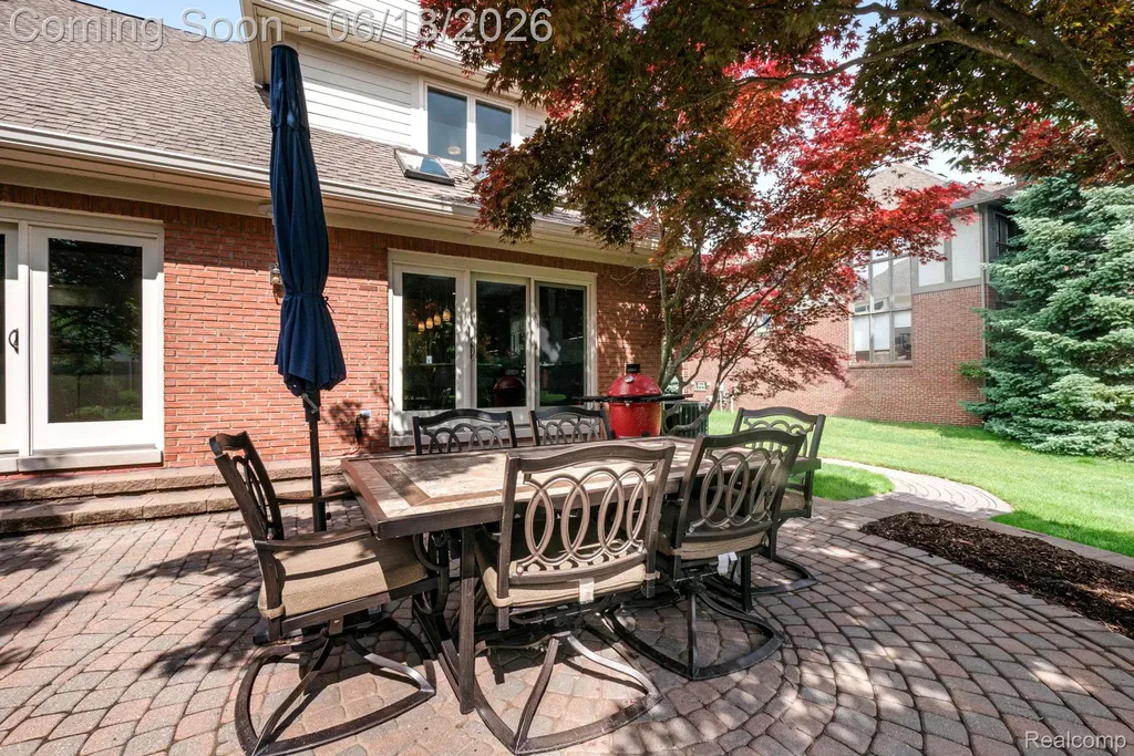 1902 Grayslake Drive Rochester Hills City MI 48306