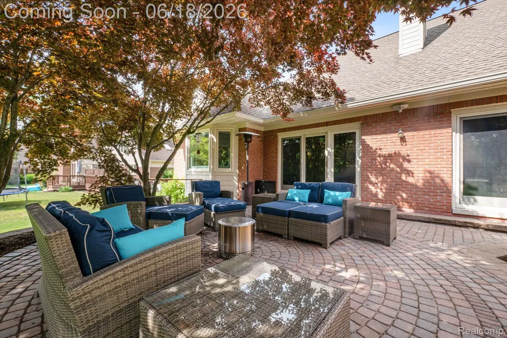1902 Grayslake Drive Rochester Hills City MI 48306