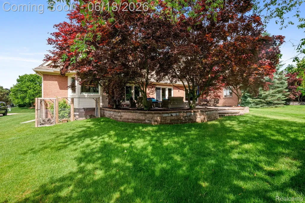 1902 Grayslake Drive Rochester Hills City MI 48306