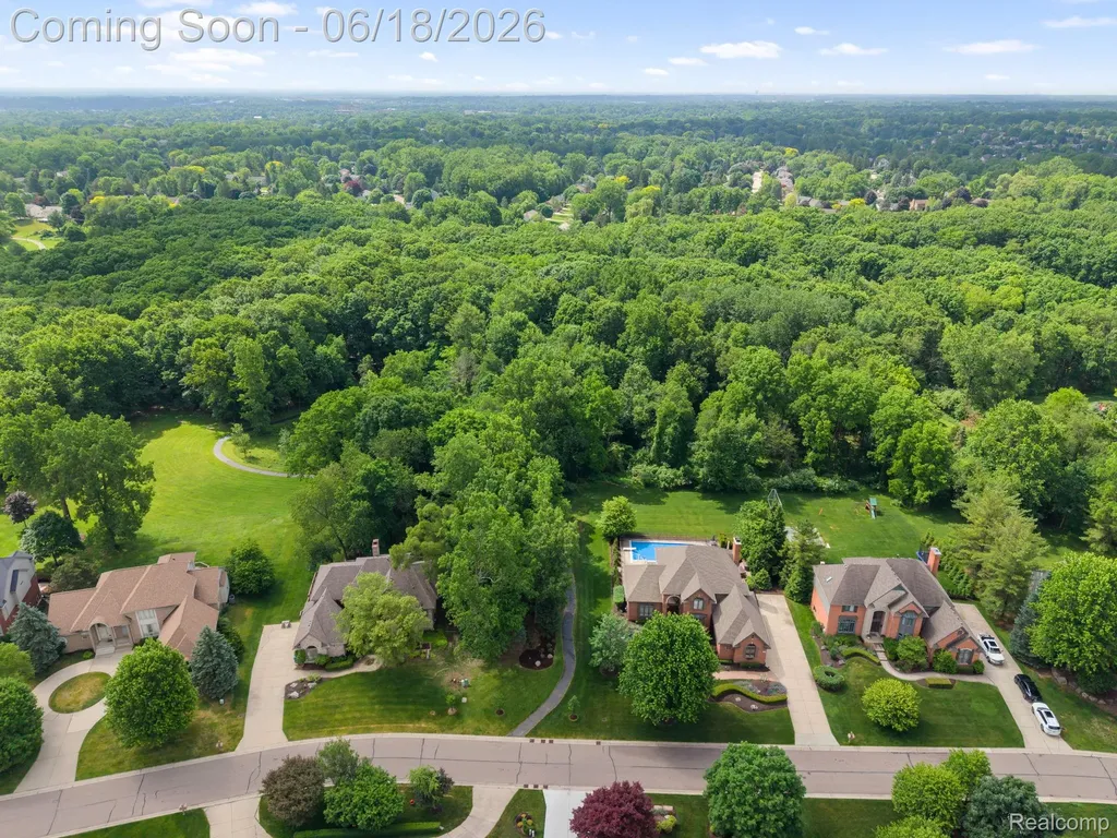 1902 Grayslake Drive Rochester Hills City MI 48306