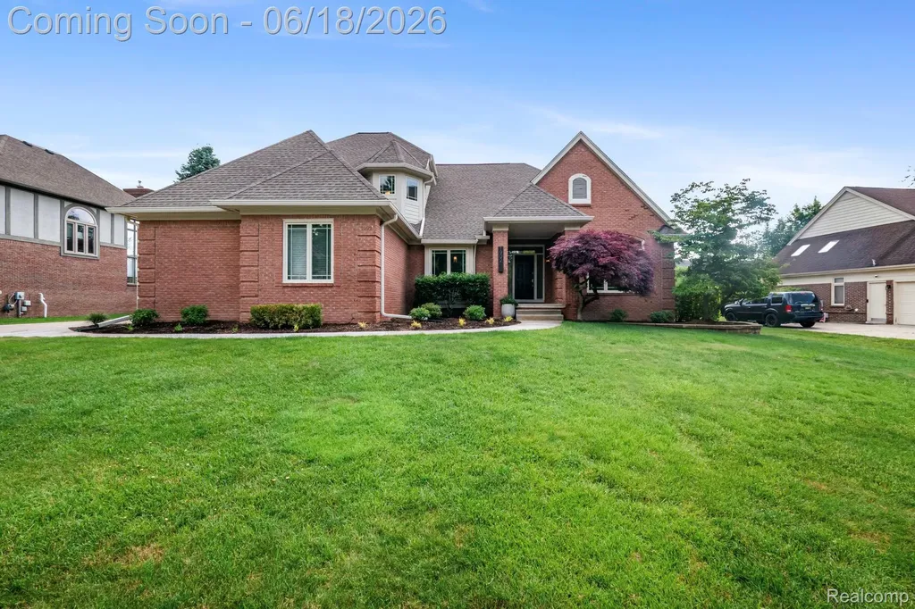 1902 Grayslake Drive Rochester Hills City MI 48306