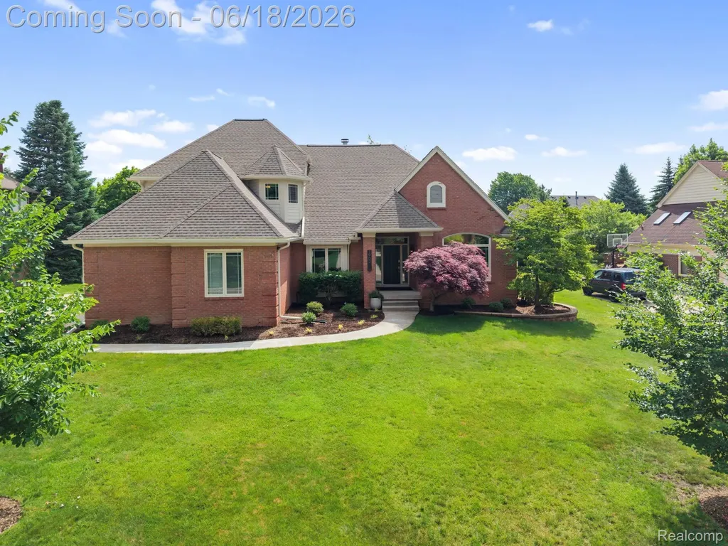 1902 Grayslake Drive Rochester Hills City MI 48306