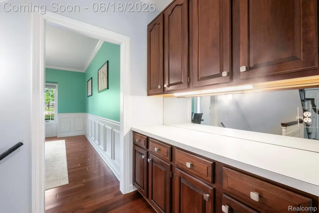 1902 Grayslake Drive Rochester Hills City MI 48306