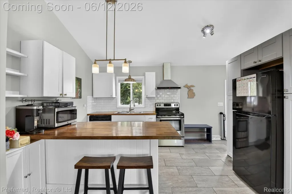 272 Lawson Street Saline City MI 48176