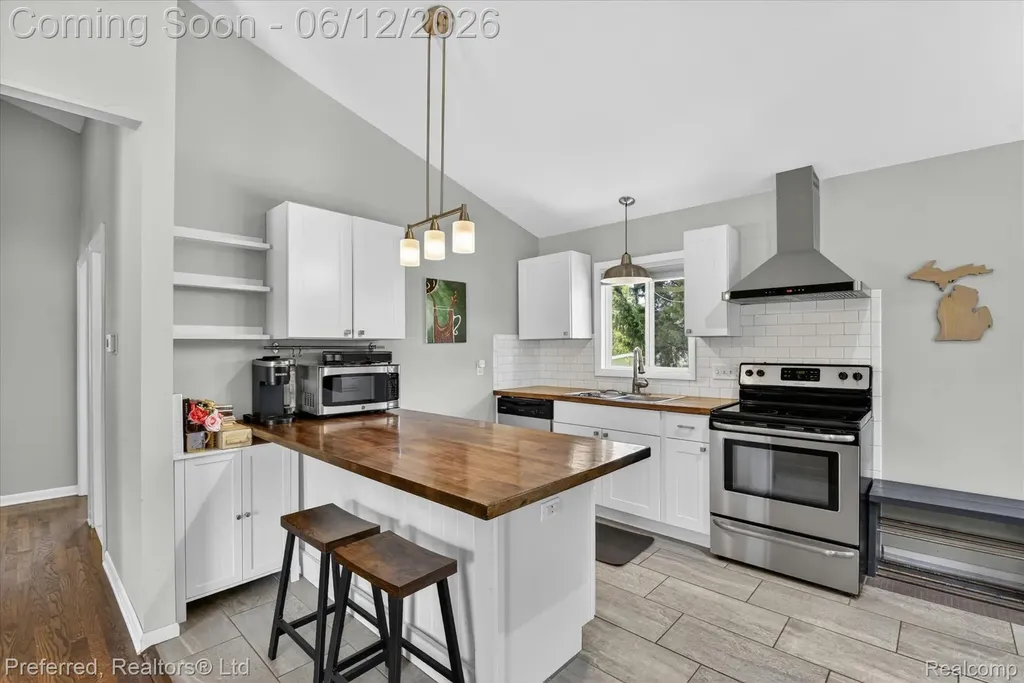 272 Lawson Street Saline City MI 48176