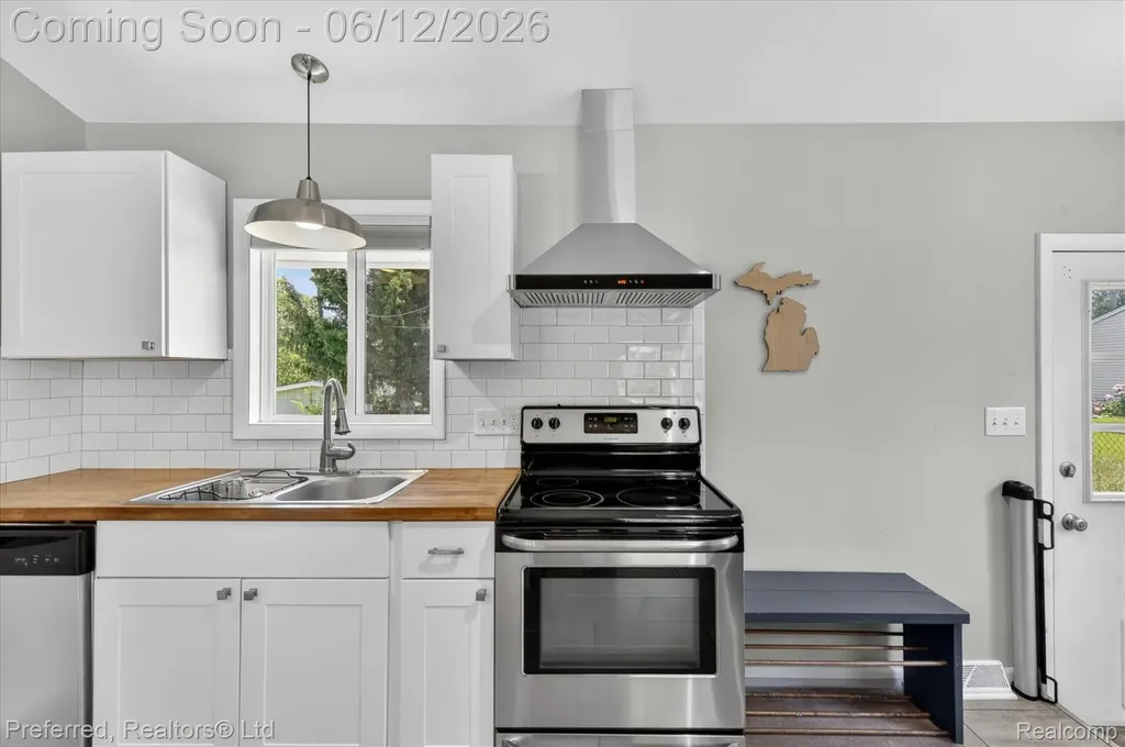 272 Lawson Street Saline City MI 48176