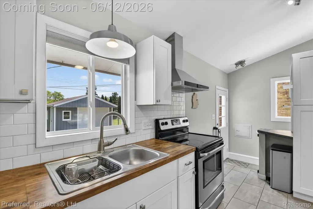 272 Lawson Street Saline City MI 48176
