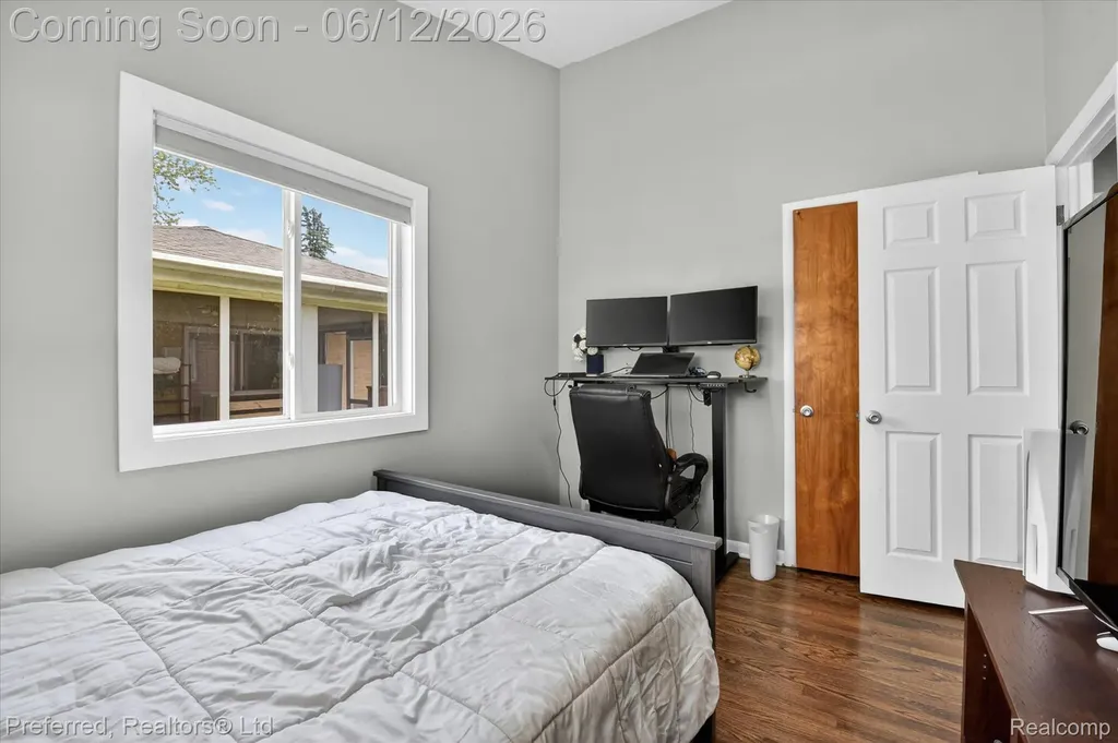 272 Lawson Street Saline City MI 48176