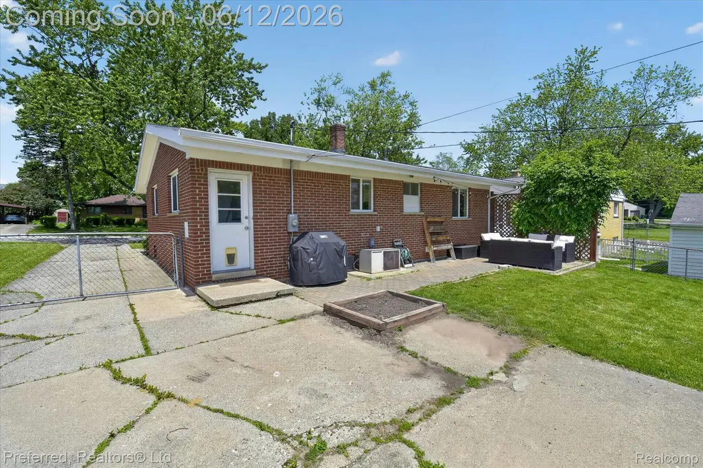 272 Lawson Street Saline City MI 48176