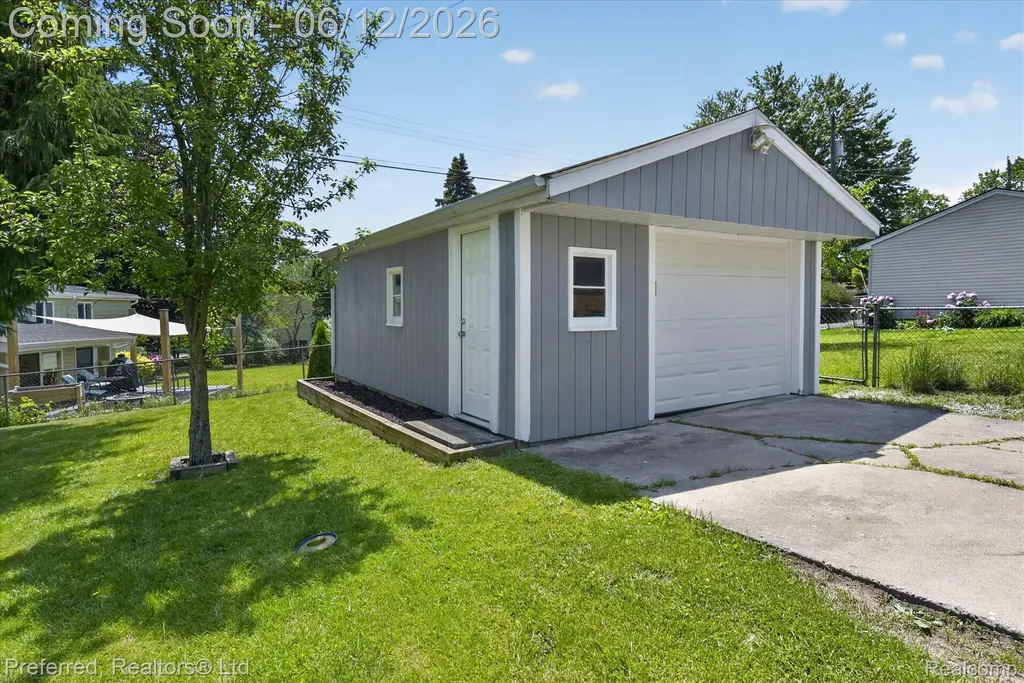 272 Lawson Street Saline City MI 48176