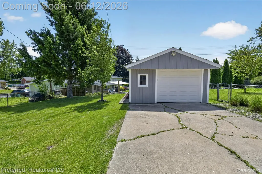 272 Lawson Street Saline City MI 48176