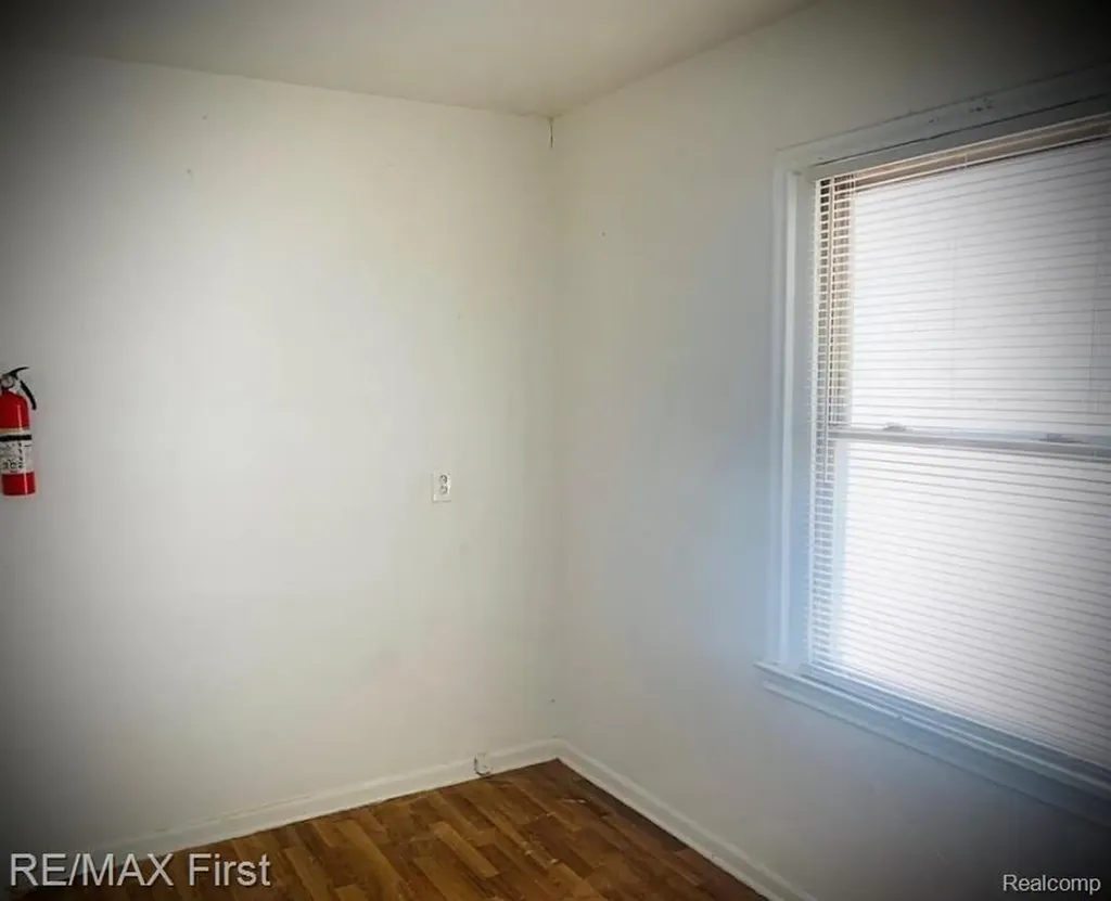 15910 W Parkway Street Detroit City MI 48223