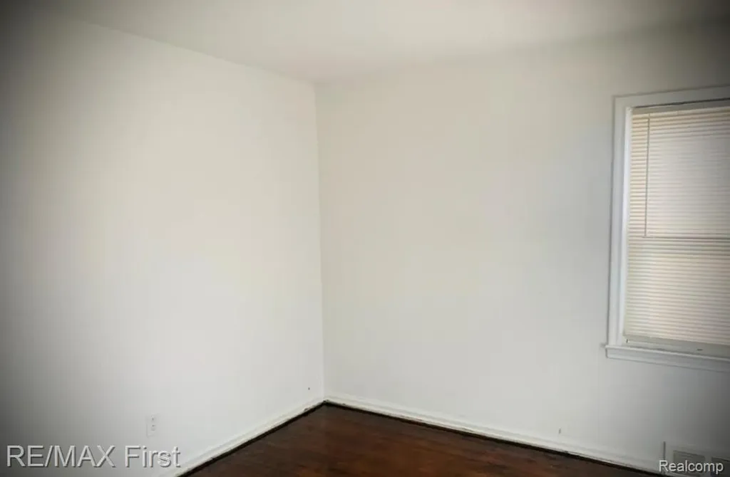 15910 W Parkway Street Detroit City MI 48223