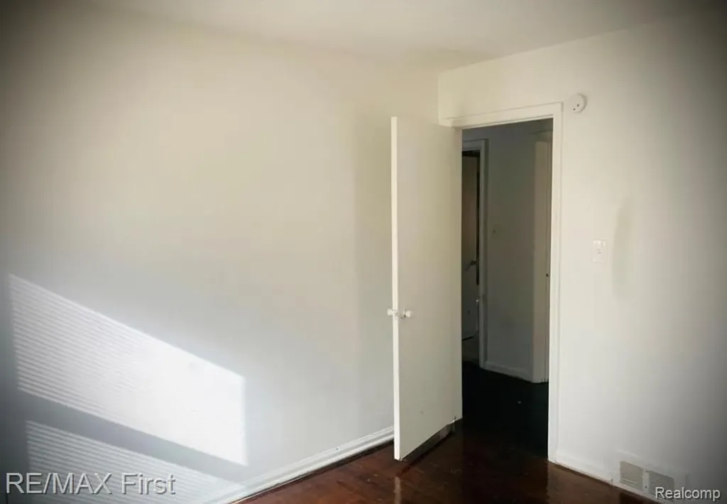 15910 W Parkway Street Detroit City MI 48223