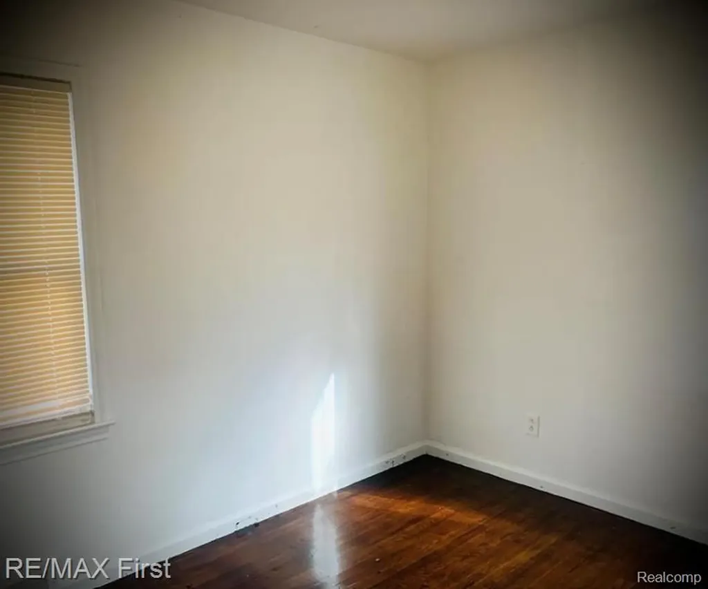 15910 W Parkway Street Detroit City MI 48223