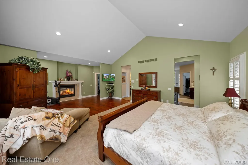 1937 Carsons Cove Commerce Charter Township MI 48390
