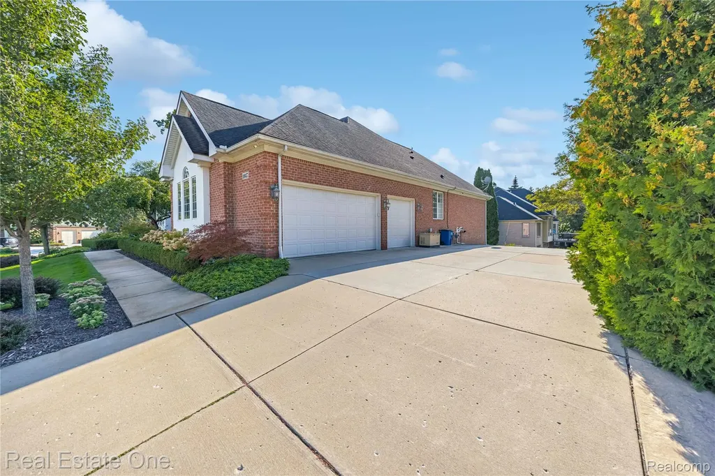 1937 Carsons Cove Commerce Charter Township MI 48390