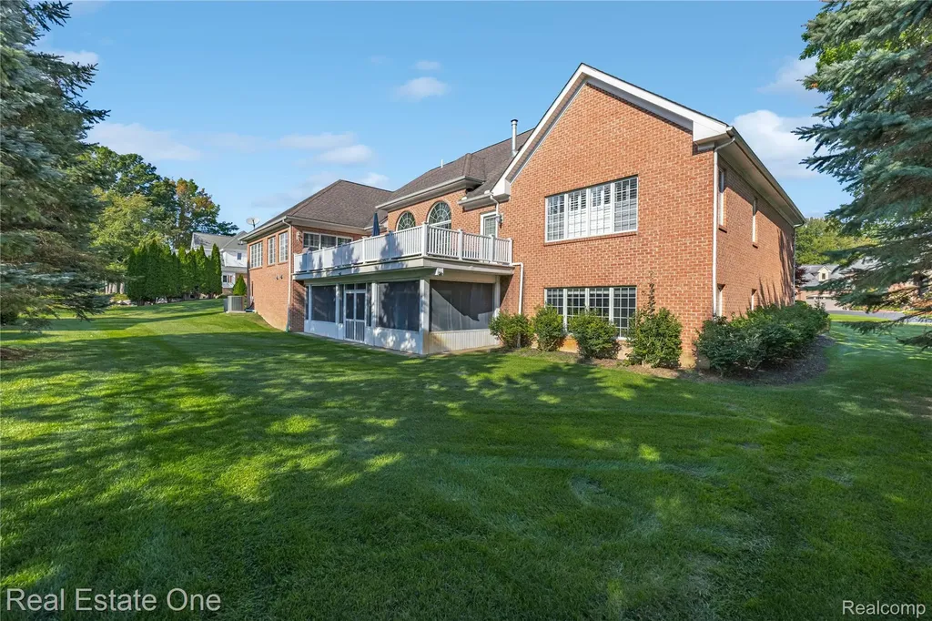 1937 Carsons Cove Commerce Charter Township MI 48390
