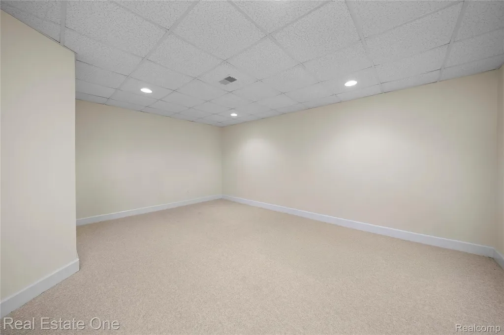 1937 Carsons Cove Commerce Charter Township MI 48390