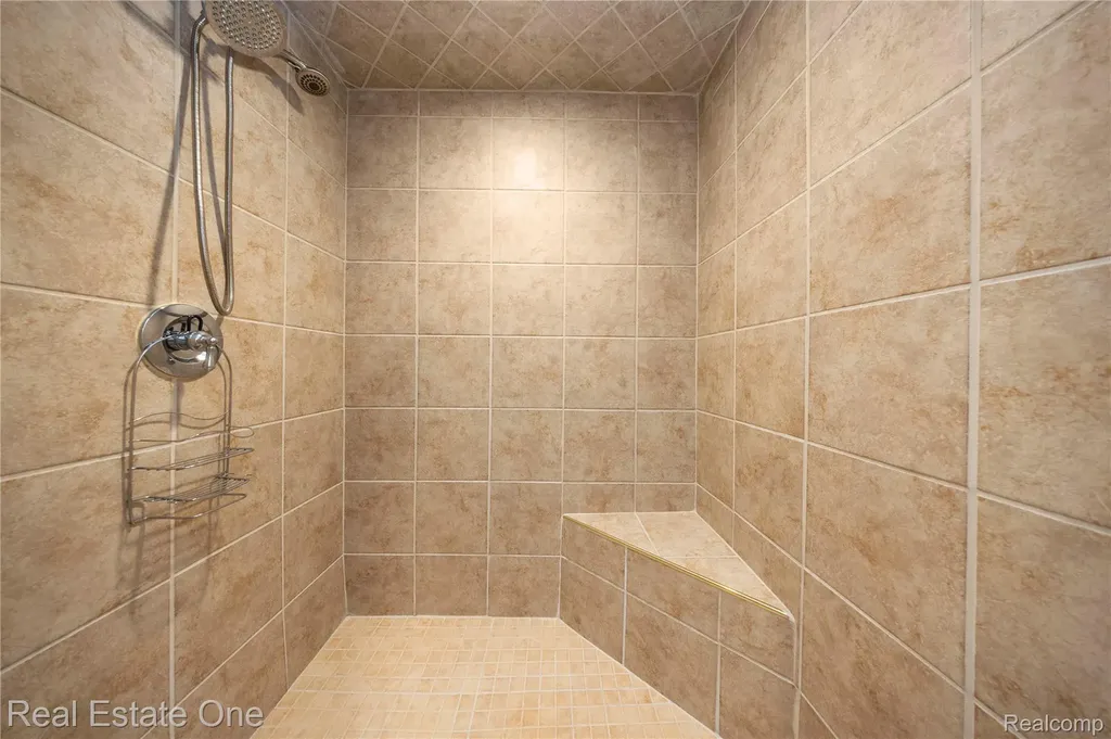 1937 Carsons Cove Commerce Charter Township MI 48390