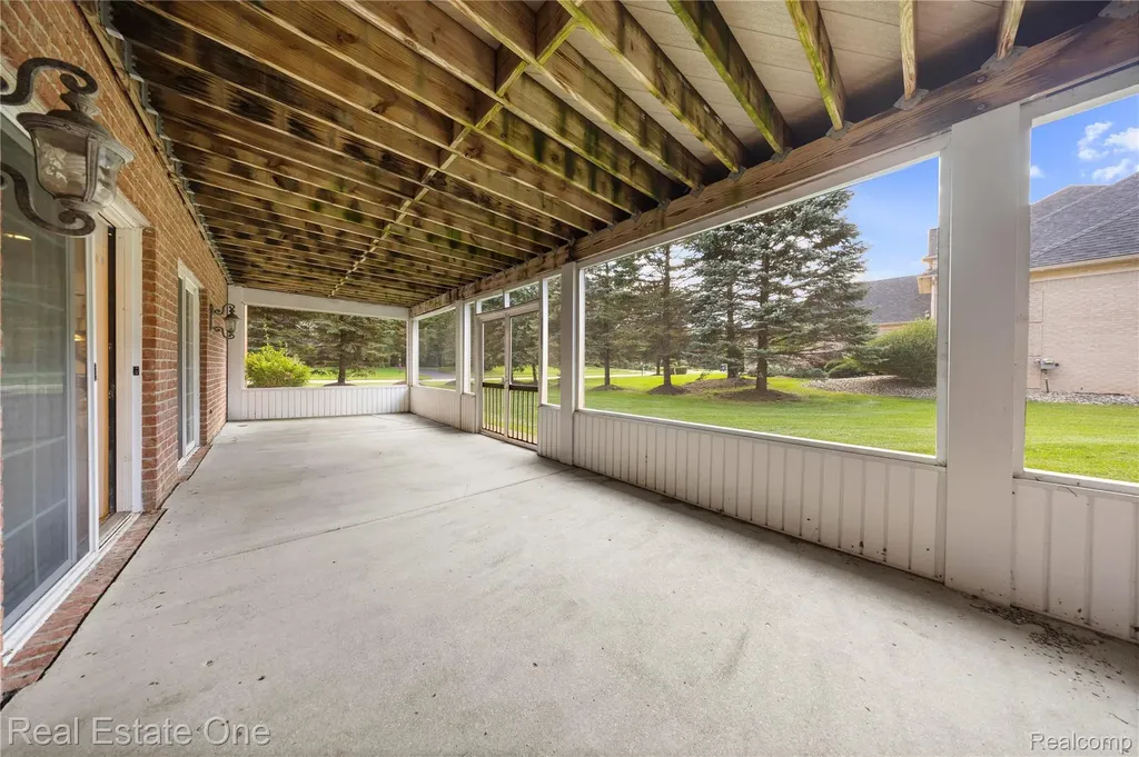 1937 Carsons Cove Commerce Charter Township MI 48390