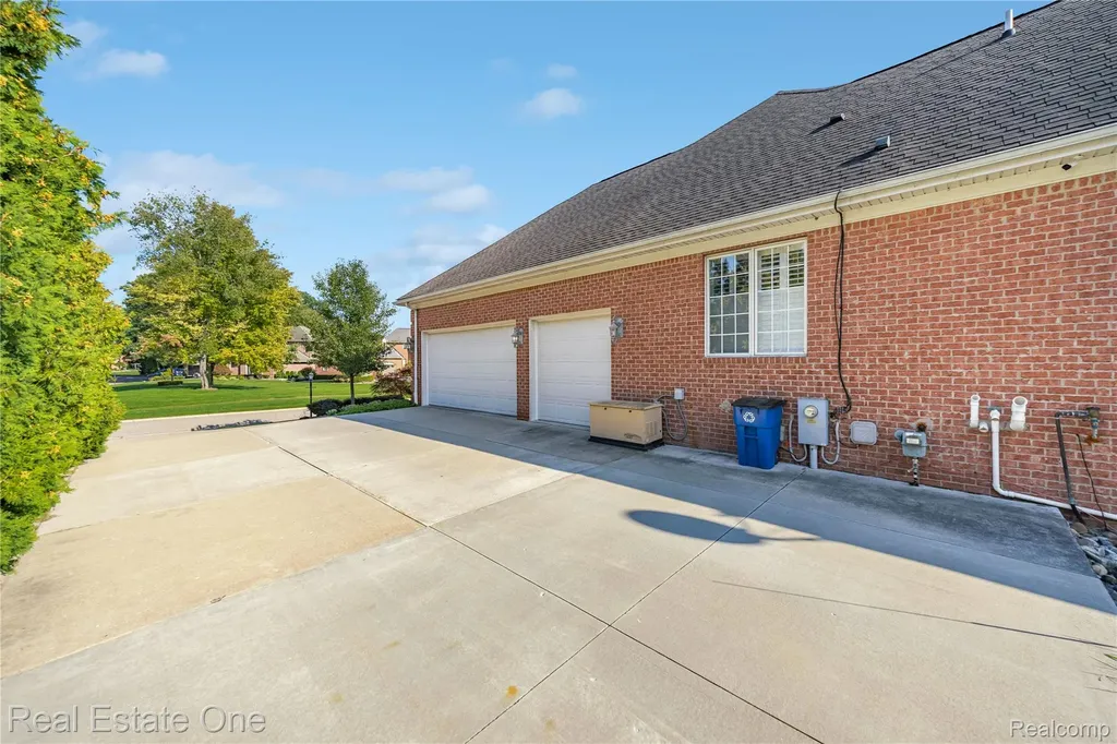 1937 Carsons Cove Commerce Charter Township MI 48390